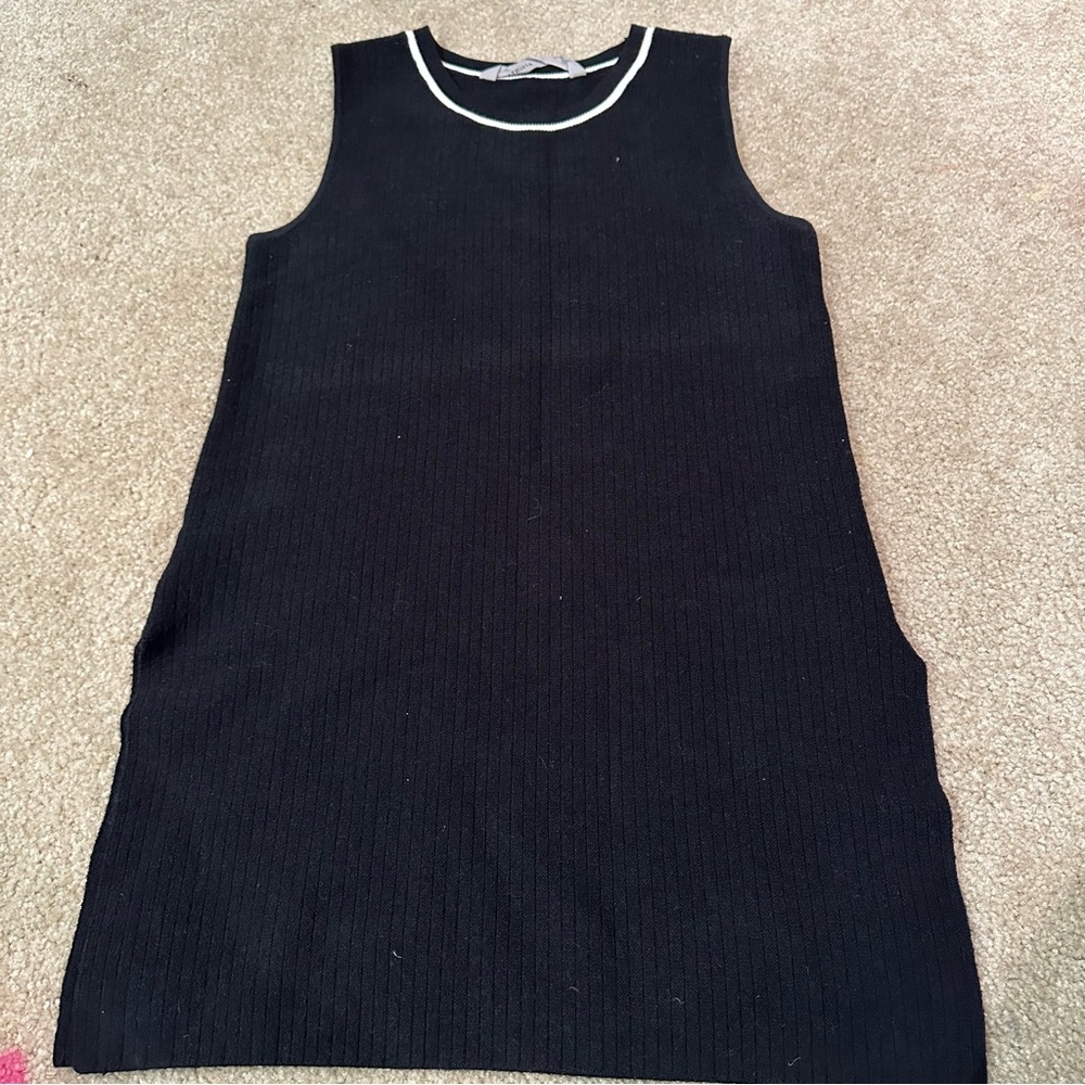 Athleta Soft Crew Neck Sleeveless Sweater